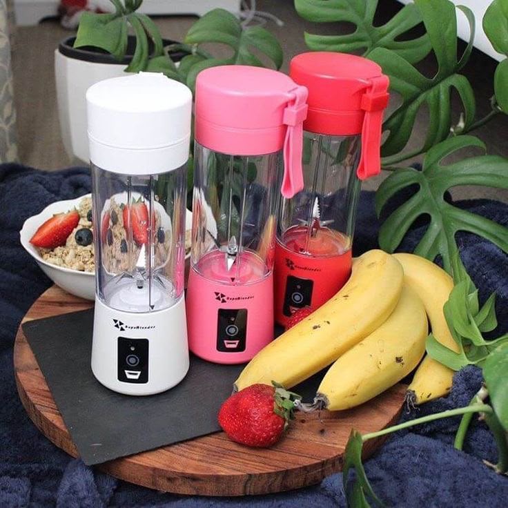 Portable mini juicer